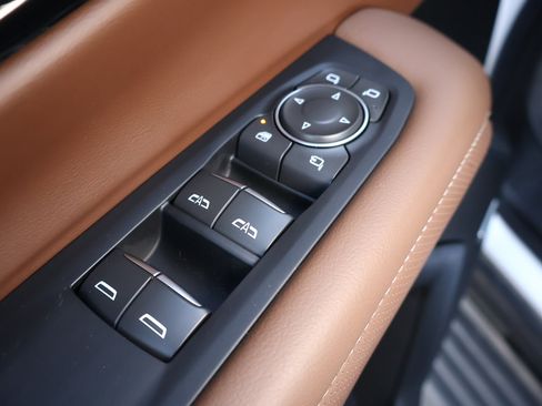 Certified 2025 Chevrolet Suburban High Country image 8