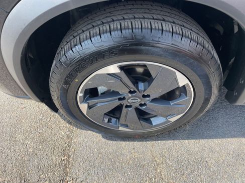 Used 2025 Nissan Rogue SV image 31