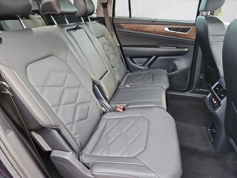 Used 2025 Volkswagen Atlas SE FWD image 20
