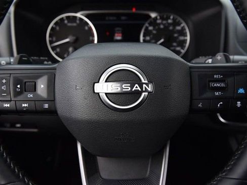 Certified 2025 Nissan Rogue SV image 18