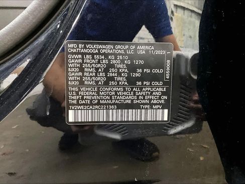 Used 2024 Volkswagen Atlas Cross Sport SE image 34