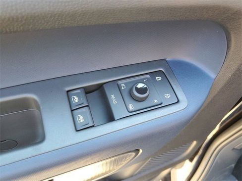 New 2025 Volkswagen ID. Buzz Pro S image 24