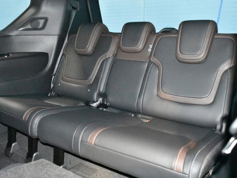 New 2026 Nissan Armada SL w/ Captain's Chari Seat Package image 18