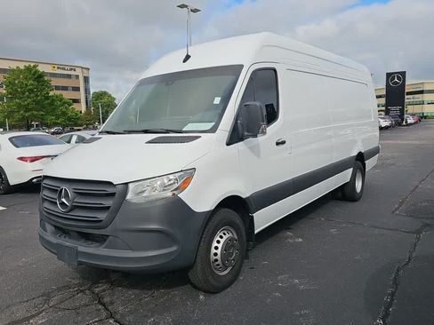 Used 2024 Mercedes-Benz Sprinter 3500 image 4