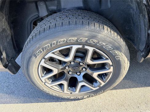 Used 2025 RAM 1500 Laramie AWD/4WD image 9