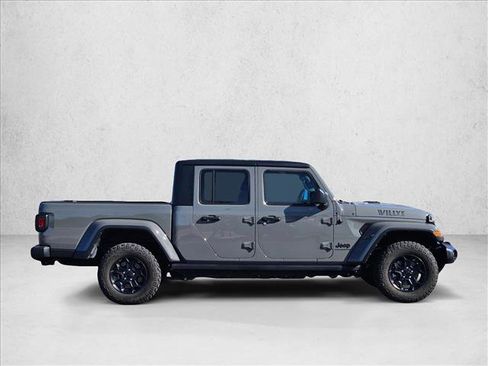 Used 2023 Jeep Gladiator Willys image 4