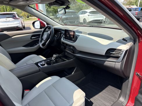 Certified 2023 Nissan Rogue SV w/ SV Premium B Package AWD/4WD image 17