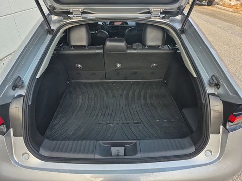 Used 2024 Toyota Prius XLE image 9