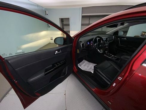 Used 2021 Kia Sportage EX w/ EX Technology Package FWD image 11