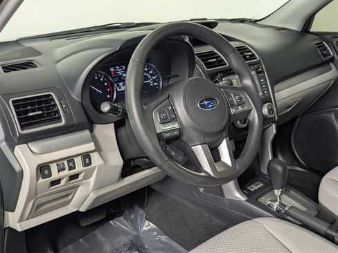 Used 2018 Subaru Forester 2.5i Premium image 11