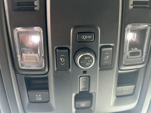 New 2025 Chevrolet Suburban High Country image 38