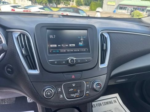 Used 2017 Chevrolet Malibu LS FWD image 18
