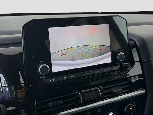 Used 2025 Nissan Pathfinder SV image 17