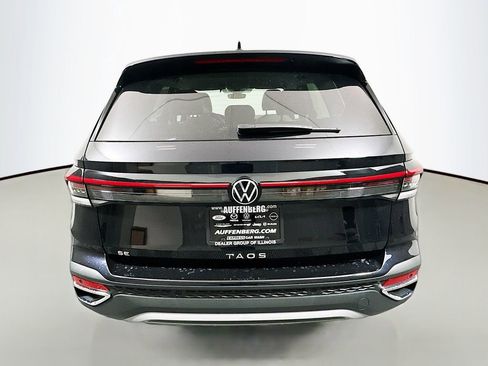 New 2026 Volkswagen Taos SE FWD image 18