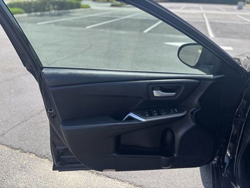 Used 2016 Toyota Camry SE image 10