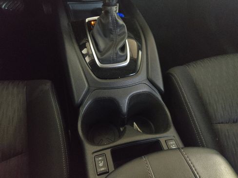 Used 2020 Nissan Rogue SV FWD image 26