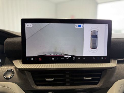 Certified 2025 Ford Explorer Platinum w/ Ultimate Package image 20