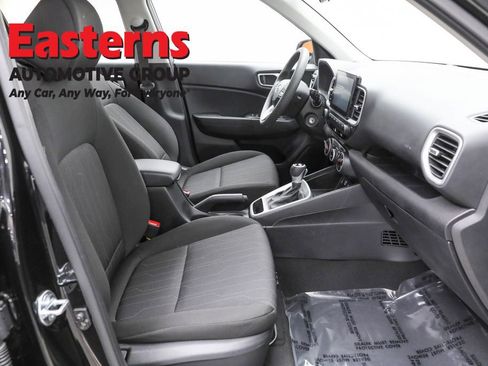 Used 2025 Hyundai Venue SE image 24