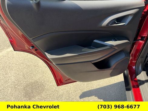 Used 2025 Chevrolet Trax LT FWD image 25