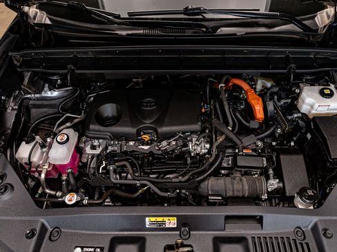 Used 2023 Toyota Highlander XLE image 28