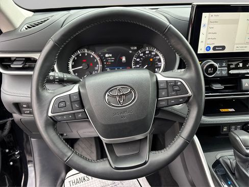 Used 2024 Toyota Highlander XLE image 22