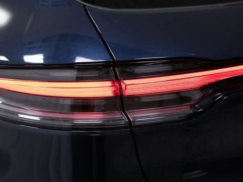 Certified 2023 Porsche Macan image 33