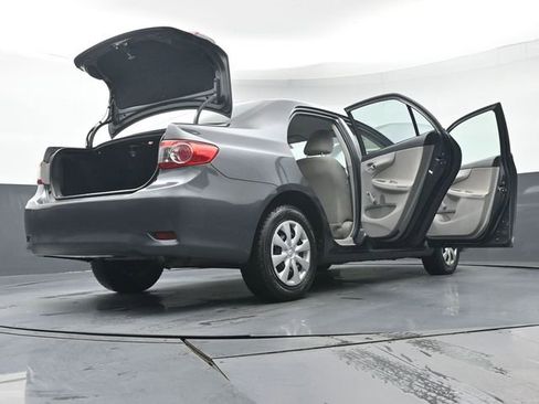 Used 2011 Toyota Corolla image 44