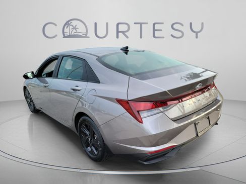 Used 2022 Hyundai Elantra SEL FWD image 2