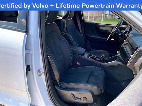 Certified 2025 Volvo XC40 B5 Plus image 9
