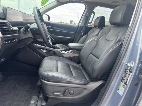Used 2025 Kia Telluride EX w/ EX Captain's Chair Package FWD image 17