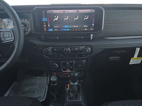 Certified 2025 Jeep Gladiator Mojave image 11