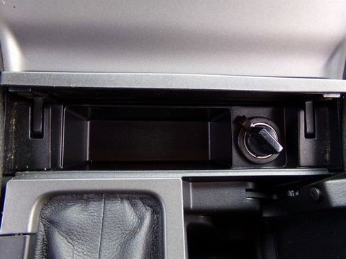 Used 2016 Ford Taurus SEL image 34