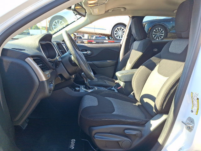 Used 2016 Jeep Cherokee Sport AWD/4WD image 2