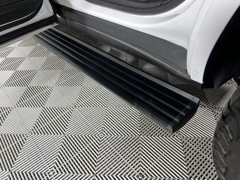 Used 2022 GMC Yukon AT4 w/ Technology Package image 29