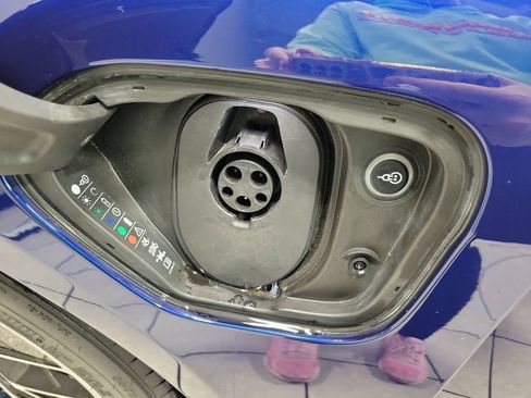 Used 2021 Porsche Taycan image 52