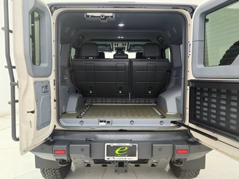 Used 2025 INEOS Grenadier AWD/4WD image 30