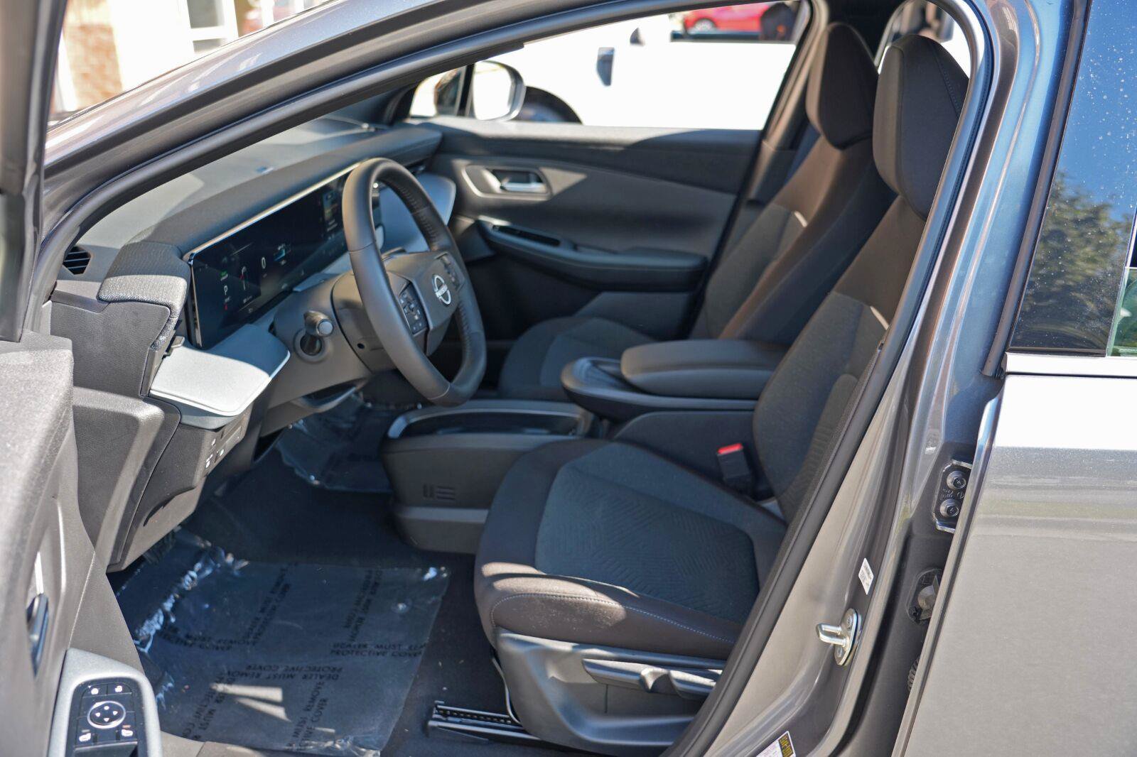 Used 2026 Nissan Leaf w/ Floor Mat Package (S+) FWD image 17