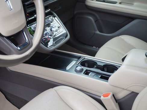 Used 2020 Lincoln Corsair Reserve w/ Equipment Group 201A image 22