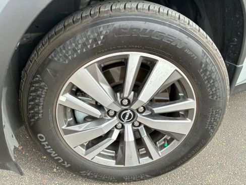 Certified 2025 Nissan Pathfinder SL w/ Black Appearance Package AWD/4WD image 10