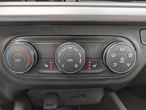 Used 2024 Chevrolet Trax RS image 24