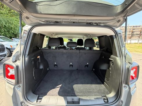 Used 2023 Jeep Renegade Latitude AWD/4WD image 44