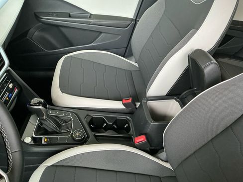 New 2025 Volkswagen Taos SE image 24