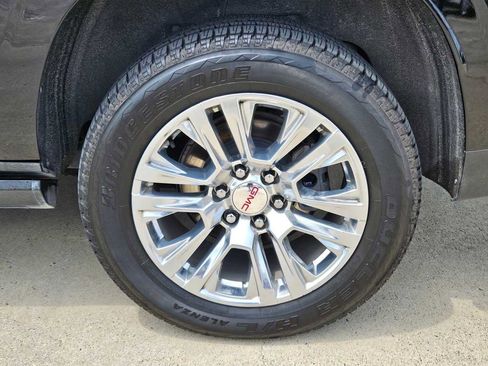 Used 2024 GMC Yukon XL Denali RWD image 9
