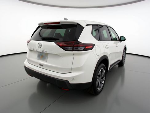 Used 2025 Nissan Rogue SV image 9