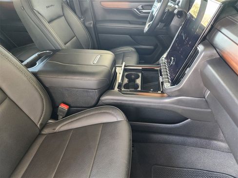 Used 2025 GMC Yukon Denali image 13