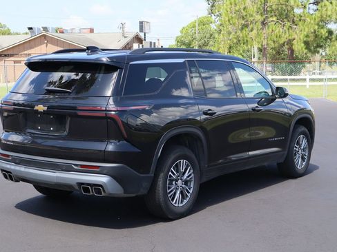 Used 2026 Chevrolet Traverse LT FWD image 9
