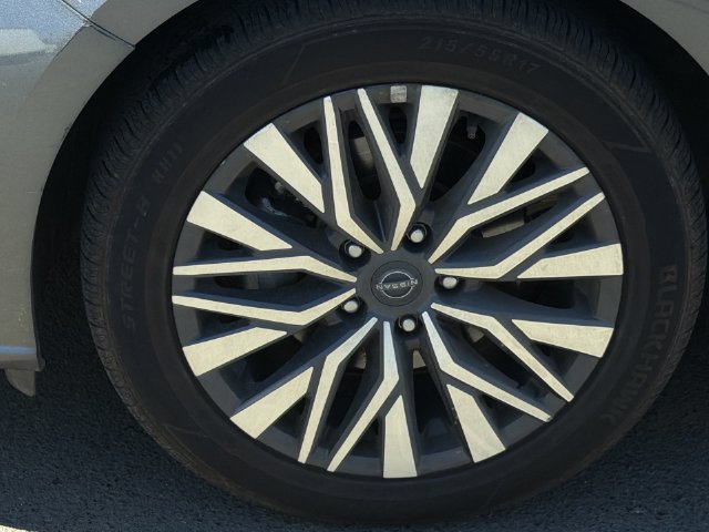 Used 2025 Nissan Altima 2.5 SV FWD image 8