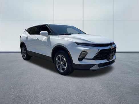 Used 2025 Chevrolet Blazer LT image 4