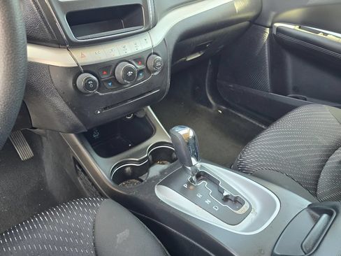 Used 2019 Dodge Journey SE w/ Blacktop Package FWD image 18