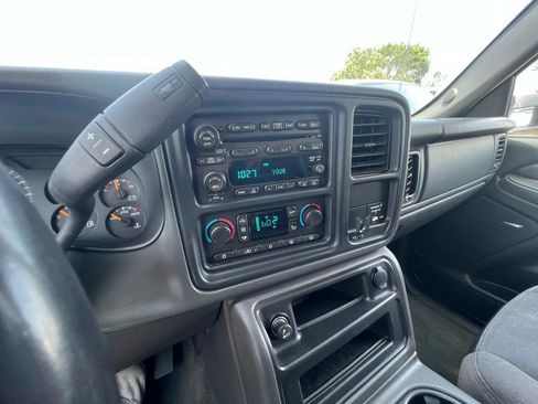 Used 2006 Chevrolet Silverado 2500 LT w/ Heavy-Duty Power Package AWD/4WD image 72